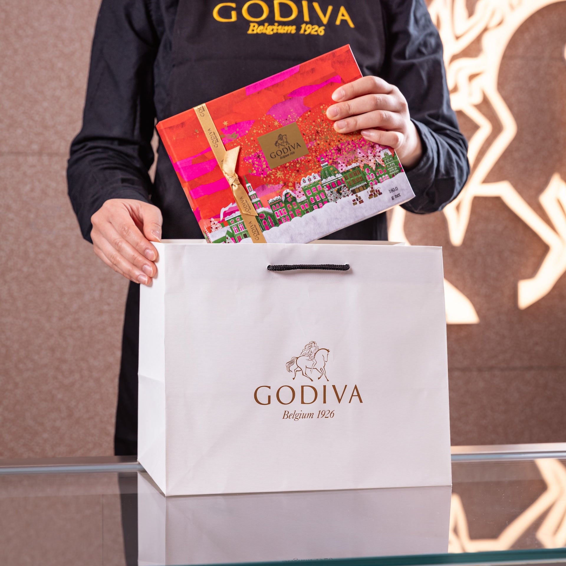 Gold Collection Gift Box 18 Pieces Godiva Australia